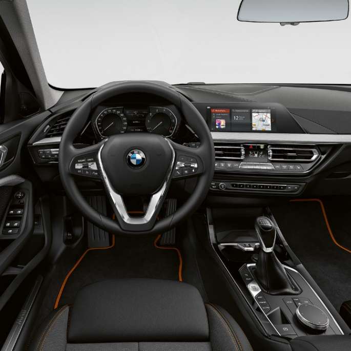 Sport kožni upravljač. BMW serije 1 Model Sport Line, kokpit sa Sport kožnim upravljačem.