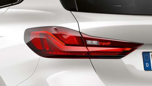 Dvodijelna stražnja svjetla. Dvodijelna stražnja svjetla BMW-a serije 1 Model Sport Line.