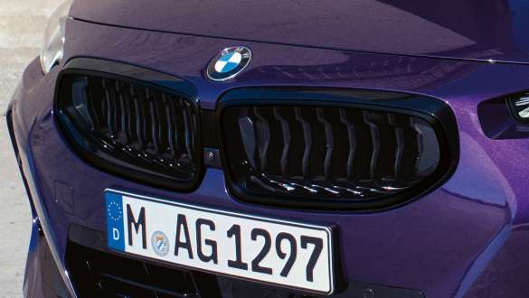 Dvostruka bubrežna rešetka s jednim okvirom BMW serije 2 Coupé G42 2021 BMW serije 2 Coupé G42 2021 dvostruka bubrežna rešetka s jednim okvirom pogled sprijeda izbliza