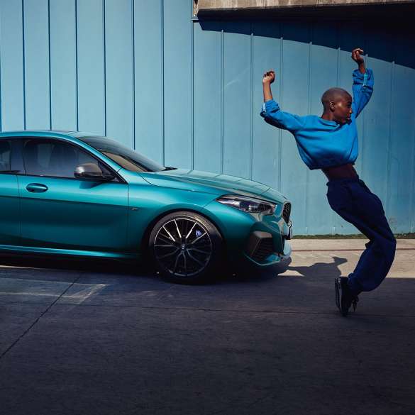 Silueta Coupéa BMW serije 2 Gran Coupé Silueta Coupéa BMW serije 2 Gran Coupé Snapper Rocks Plava metalik F44 2020 gledana s boka