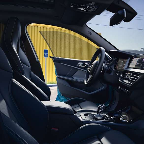 Kokpit orijentiran prema vozaču BMW-a serije 2 Gran Coupé Kokpit orijentiran na vozača BMW serije 2 Gran Coupé F44 2020 unutrašnjost