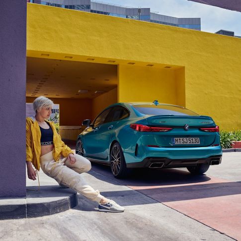 Snažan stražnji kraj BMW serije 2 Gran Coupé Snažan stražnji kraj BMW serije 2 Gran Coupé Snapper Rocks plava metalik F44 tročetvrtinski bočni pogled