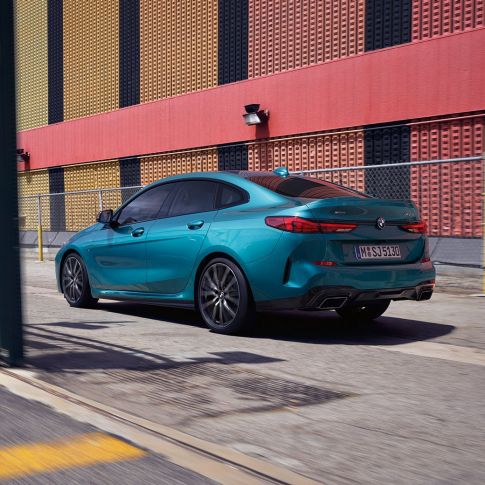 Progresivni dizajn BMW-a serije 2 Gran Coupé Progresivni dizajn BMW-a serije 2 Gran Coupé Snapper Rocks plava metalik F44 tročetvrtinski bočni pogled