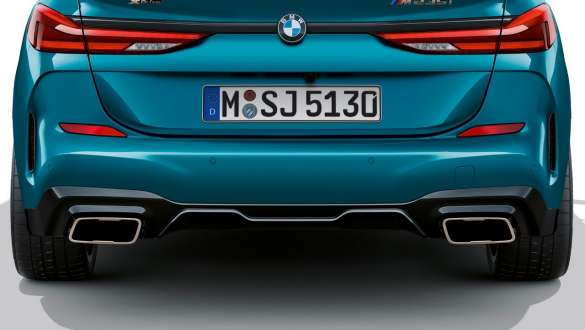 Stražnje cijevi BMW serije 2 Gran Coupé Stražnje cijevi BMW serije 2 Gran Coupé Snapper Rocks plava metalik F44 pogled straga izbliza
