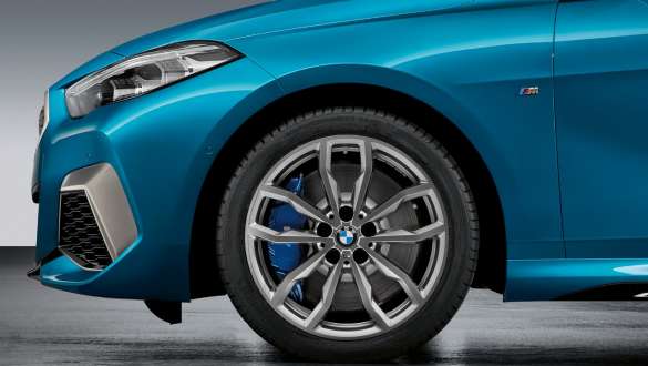 18" lakometalni kotači 711 M BMW serije 2 Gran Coupé 18" lakometalni kotači Y-spoke stil 711 M Ferric Grey BMW serije 2 Gran Coupé Snapper Rocks plava metalik F44 vanjština