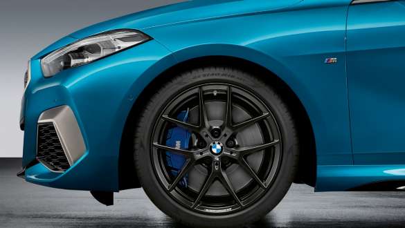 18" M Performance kovani kotači 554 M BMW serije 2 Gran Coupé 18" M Performance kovani kotači V-spoke stila 554 M Jet Black mat BMW serije 2 Gran Coupé Snapper Rocks plava metalik F44 vanjština