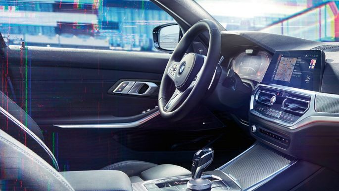 BMW serije 3 Limuzina, M digitalna instrument ploča. Detaljan prikaz unutrašnjosti BMW-a serije 3 Limuzina s prikazom kokpita i instrument ploče s M-specifičnim zaslonom.