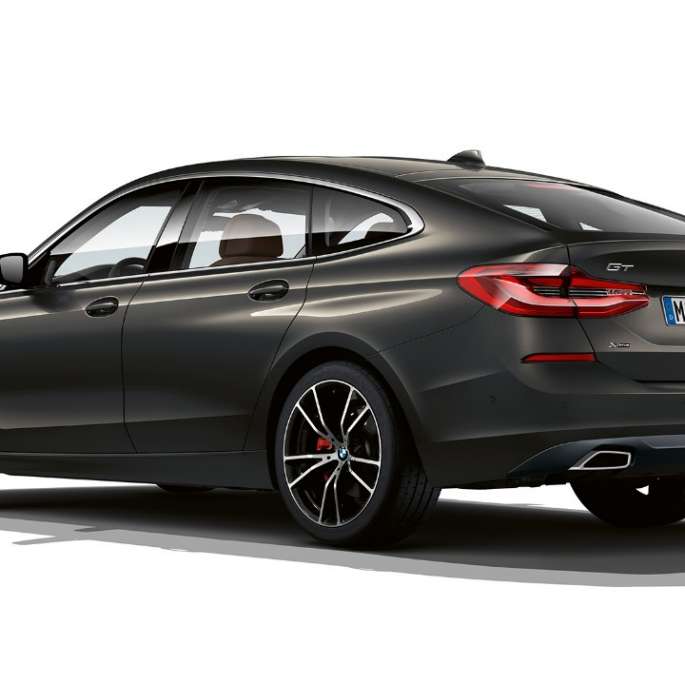 BMW serije 6 Gran Turismo Luxury Line G32 2020 straga BMW serije 6 Gran Turismo G32 640d xDrive 2020 Luxury Line Dravit Grey tročetvrtinski stražnji prikaz