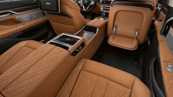 Executive Lounge BMW-a serije 7 Limuzina Executive Lounge BMW-a serije 7 Limuzina: stražnji prostor za sjedenje s najvećom udobnošću