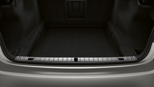Prag za utovar od nehrđajućeg čelika BMW-a serije 7 Limuzina BMW serije 7 Limuzina: detaljan prikaz prag za utovar od nehrđajućeg čelika u otvorenom prtljažniku
