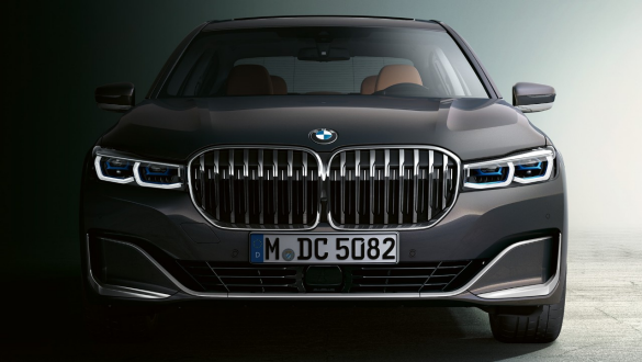 Donji dio prednjeg branika BMW-a serije 7 Limuzina BMW serije 7 Limuzina: Prikaz prednjeg kraja , detaljan prikaz donjeg dijela prednjeg branika