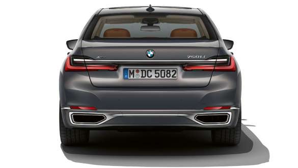 Donji dio stražnjeg branika BMW-a serija 7 Limuzina BMW serije 7 Limuzina: detaljan prikaz donjeg dijela stražnjeg branika