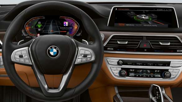 BMW serije 7 Limuzina: Driving Assistant Professional BMW serije 7 Limuzina: prikaz i digitalna instrument ploča prikazuju Driving Assistant Professional