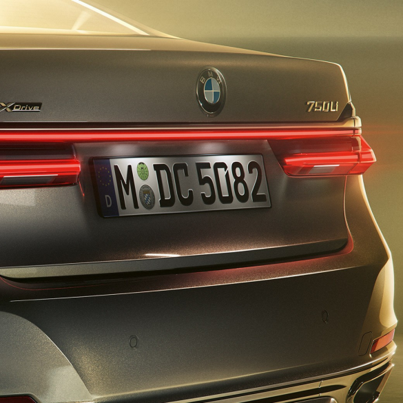 Oznaka 750Li BMW-a serije 7 Limuzina BMW serije 7 Limuzina: detaljan prikaz oznake 750Li na stražnjem kraju