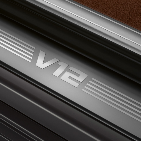BMW V12 motor BMW M760Li xDrive: detaljan prikaz V12 motora