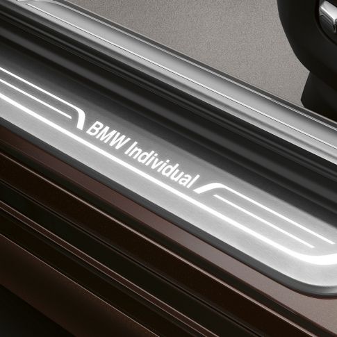 Ulazni pragovi BMW-a Individual serije 7 Limuzina BMW serije 7 Limuzina: ulazni pragovi s BMW Individual natpisom