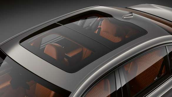 BMW serije 7 limuzina G11 G12 2019 Panorama stakleni krov BMW serije 7 limuzina G11 G12 2019 Bernina Grey Amber Effect LED Panorama stakleni krov pogled izbliza