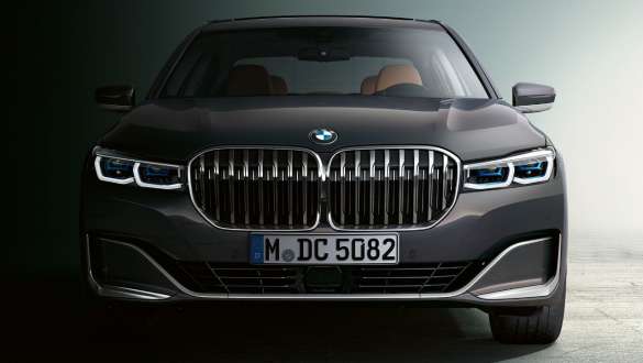 BMW serije 7 limuzina G11 G12 2019 pogled sprijeda BMW serije 7 limuzina G11 G12 2019 Bernina Grey Amber Effect pogled sprijeda