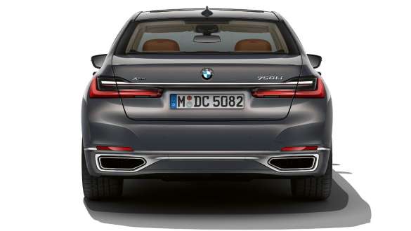 BMW serije 7 limuzina G11 G12 2019 donji dio stražnjeg odbojnika BMW serije 7 limuzina G11 G12 2019 Bernina Grey Amber Effect donji dio stražnjeg odbojnika pogled izbliza