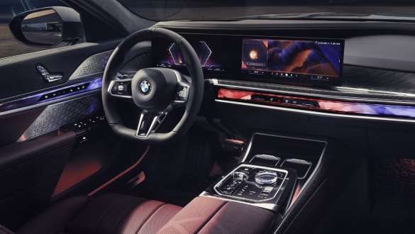 Kokpit BMW serije 7 limuzina G70 ICE 740i M sport paket BMW serije 7 limuzina G70 ICE 740i M sport paket unutrašnjost pogled na kokpit