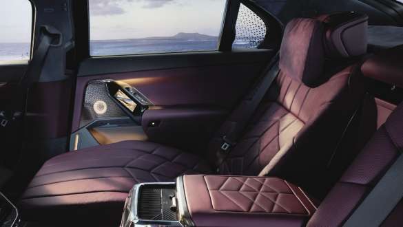 Executive Lounge stražnja konzola BMW serije 7 Limuzina G70 ICE 740i M sport paket BMW serije 7 Limuzina G70 ICE 740i M sport paket Executive Lounge stražnja konzola krupni plan