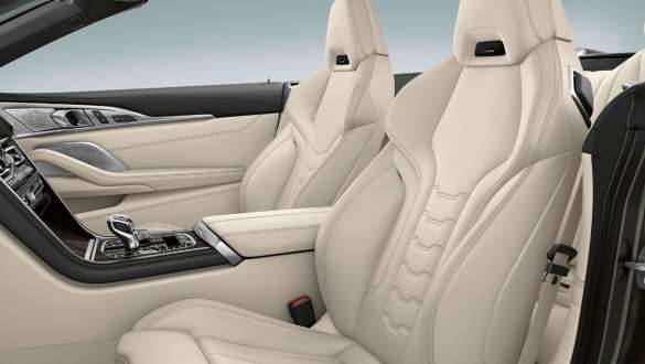 BMW M850i xDrive Dravit Grey metalik, BMW Individual proširena presvlaka od Merino kože najfinije teksture, Ivory White. BMW M850i xDrive Dravit Grey metalik, BMW Individual presvlaka od Merino kože najfinije teksture, Ivory White.