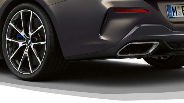BMW M850i xDrive Dravit Grey metalik, prikaz stražnjeg kraja, M sport diferencijal. BMW M850i xDrive Dravit Grey metalik, prikaz stražnjeg kraja, M sport diferencijal.