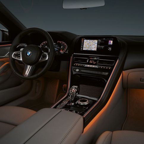 BMW M850i xDrive, unutrašnjost, ambijentalno svjetlo. BMW M850i xDrive, unutrašnjost, ambijentalno svjetlo.