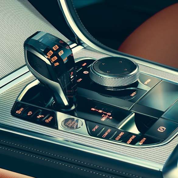 BMW serije 8 Coupé, unutrašnjost. BMW serije 8 Coupé, unutrašnjost, detaljan prikaz ručice prijenosa.