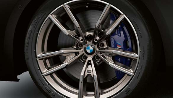 M Sport kočnica tamnoplava metalik BMW M240i xDrive Coupé G42 2021 BMW M240i xDrive Coupé G42 2021 M Sport kočnica tamnoplava metalik pogled izbliza