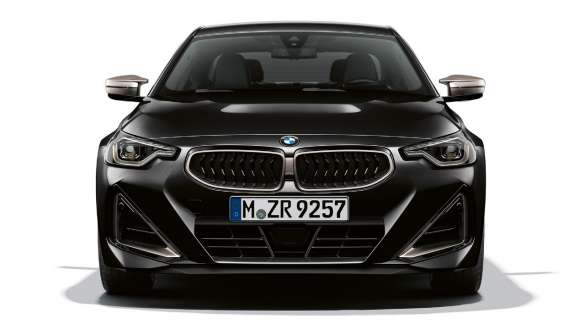 Dizajn prednjeg kraja BMW M240i xDrive Coupé G42 2021 BMW M240i xDrive Coupé G42 2021 Black Sapphire metalik dizajn prednjeg kraja