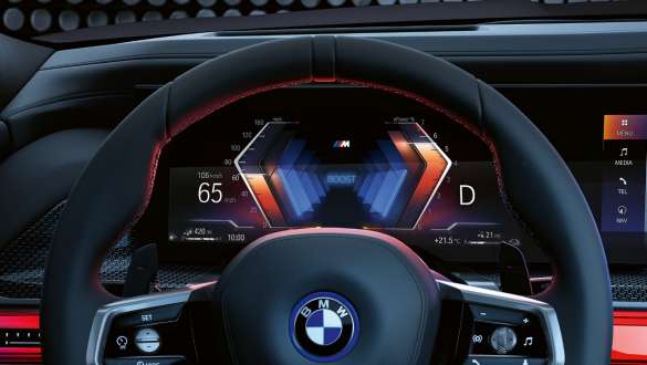 M Sport Boost BMW M760e xDrive Limuzina G70 M upravljač i BMW Curved Display BMW M760e xDrive Limuzina G70 krupni plan
