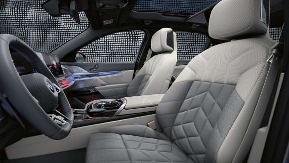 BMW Individual Merino koža/vuna-kašmir kombinacija s ekskluzivnim detaljima BMW M760e xDrive Limuzina G70 Unutrašnjost kombinacija BMW Individual koža 'Merino'/vuna-kašmir s ekskluzivnim detaljima BMW M760e xDrive Limuzina G70