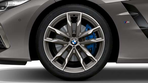 M Sport kočnice BMW Z4 M40i Roadster G29 M Sport kočnice BMW Z4 M40i Roadster G29 2019 BMW Individual Frozen Grey metalik pogled s boka na lakometalni kotač