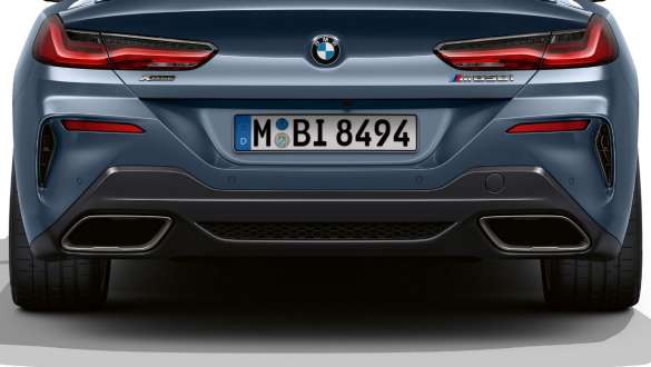 Ispušne cijevi lijevo i desno. BMW M850i xDrive Coupé s ispušnim cijevima lijevo i desno.