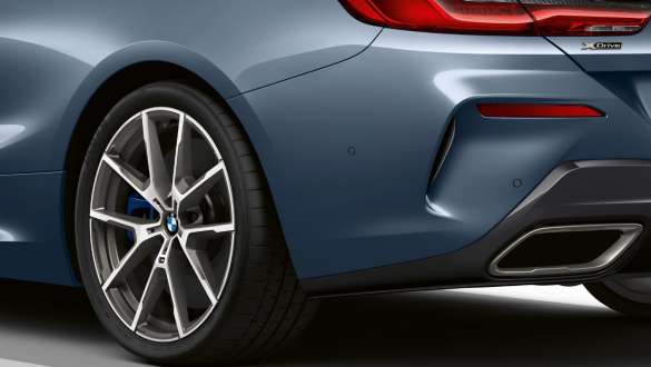 Integral Active Steering. BMW M850i xDrive Coupé sa Integral Active Steering.