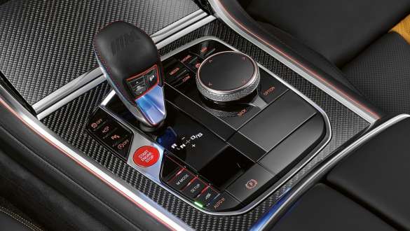 M mjenjač brzina. M mjenjač brzina u BMW M8 Competition Coupé.