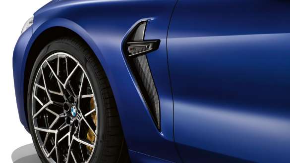 M specifični bočni otvori u karbonu. BMW M8 Competition Coupé sa M bočnim otvorima u karbonu.