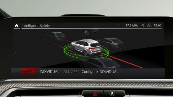 BMW X5 M automobili s opcijom Driving Assistant Professional Unutrašnjost s opcijom Driving Assistant Professional BMW X5 M Automobila F95
