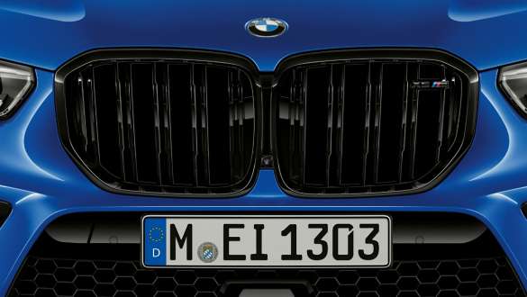 M specifična rešetka maske BMW-a X5 M Competition Vanjština s prikazom M specifične rešetke maske BMW-a X5 M Competition F95 Marina Bay Blue metalik boje