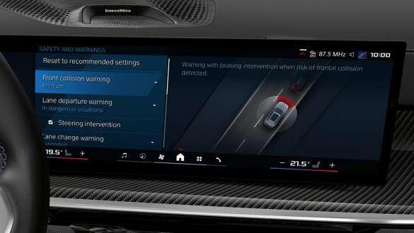 BMW X5 M Competition F95 2023 funkcije na zahtjev BMW X5 M Competition F95 2023 Driving Assistant Professional