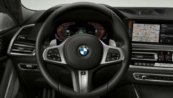 M kožni upravljač u unutrašnjosti BMW-a X6 M50i Detaljan prikaz M kožnog upravljača u unutrašnjosti BMW-a X6 M50i M50d G06 SUV
