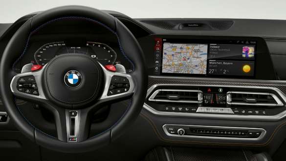 M specifična digitalna instrument ploča u BMW-u X6 M Competition M specifična digitalna instrument ploča kokpita BMW-a X6 M Competition F96 SUV 2020