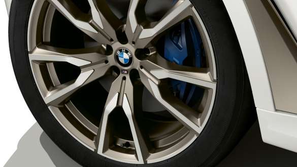 BMW X7 M Automobili s M Sport kočnicom BMW X7 M Automobili s M Sport kočnicom, G07, detaljan prikaz lakometalnih kotača