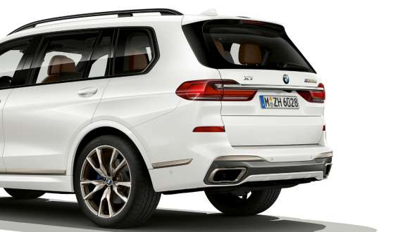 BMW X7 M automobil sa M sport diferencijalom G07 2019 BMW X7 M automobil sa M sport diferencijalom G07 2019 u pogledu izbliza na stražnji kraj