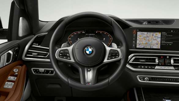 BMW X7 M automobil sa M kožnima upravljačem G07 2019 BMW X7 M automobil sa M kožnima upravljačem G07 2019 kokpit