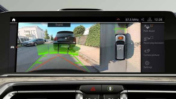 BMW X7 M automobili sa Parking Assistant Plus G07 2019 BMW X7 M automobil sa Parking Assistant Plus G07 2019 Control Display