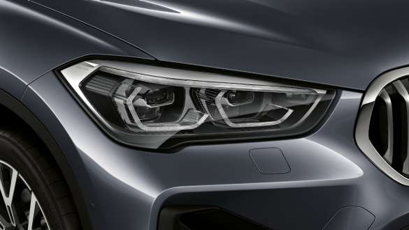 BMW X1 F48 LCI adaptivna LED prednja svjetla BMW X1 F48 LCI pogled izbliza na adaptivna LED prednja svjetla