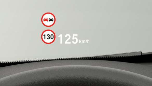 BMW X1 F48 BMW Head-Up zaslon BMW X1 F48 LCI unutrašnjost sa fokusom na BMW Head-Up zaslon