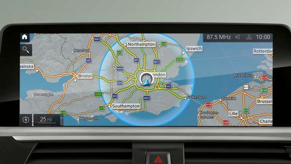 Plug-in hibrid BMW X1 xDrive25e F48 LCI navigacijski sustav Plug-in hibrid BMW X1 xDrive25e F48 LCI navigacijski sustav u pogledu izbliza